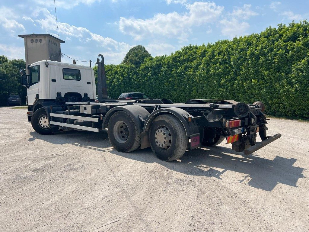 SCANIA P380 SCARRABILE - Pacēlājs ar āķi: foto 2 SCANIA P380 SCARRABILE - Pacēlājs ar āķi: foto 2