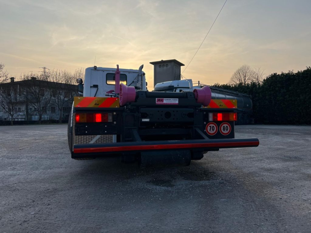SCANIA P410 SCARRABILE CON RIDUTTORE AI MOZZI - Pacēlājs ar āķi: foto 5 SCANIA P410 SCARRABILE CON RIDUTTORE AI MOZZI - Pacēlājs ar āķi: foto 5