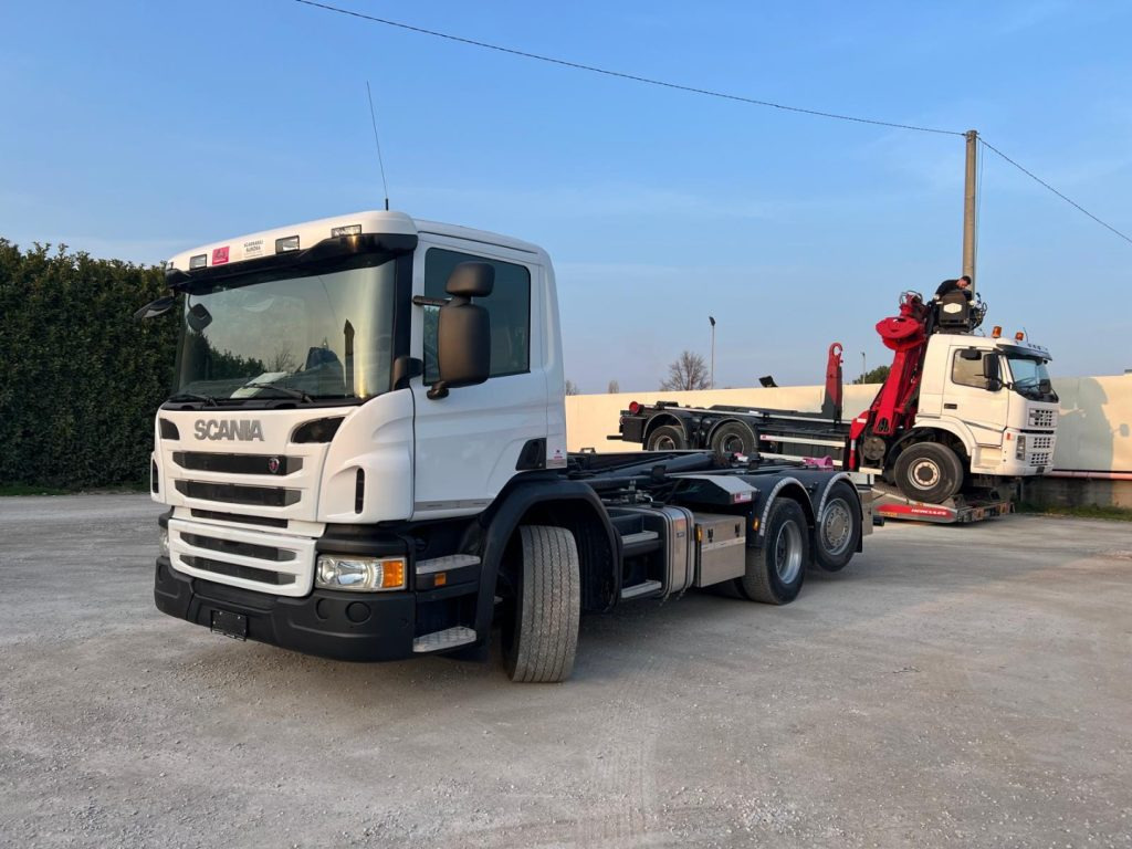 SCANIA P410 SCARRABILE CON RIDUTTORE AI MOZZI - Pacēlājs ar āķi: foto 1 SCANIA P410 SCARRABILE CON RIDUTTORE AI MOZZI - Pacēlājs ar āķi: foto 1