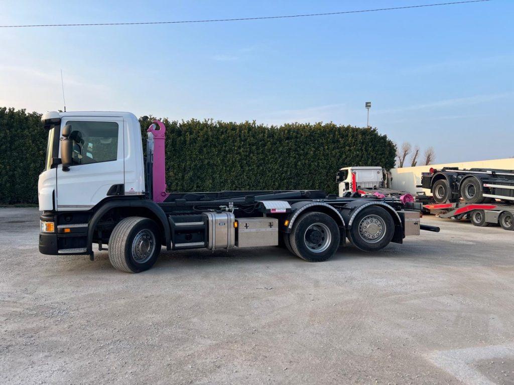 SCANIA P410 SCARRABILE CON RIDUTTORE AI MOZZI - Pacēlājs ar āķi: foto 2 SCANIA P410 SCARRABILE CON RIDUTTORE AI MOZZI - Pacēlājs ar āķi: foto 2