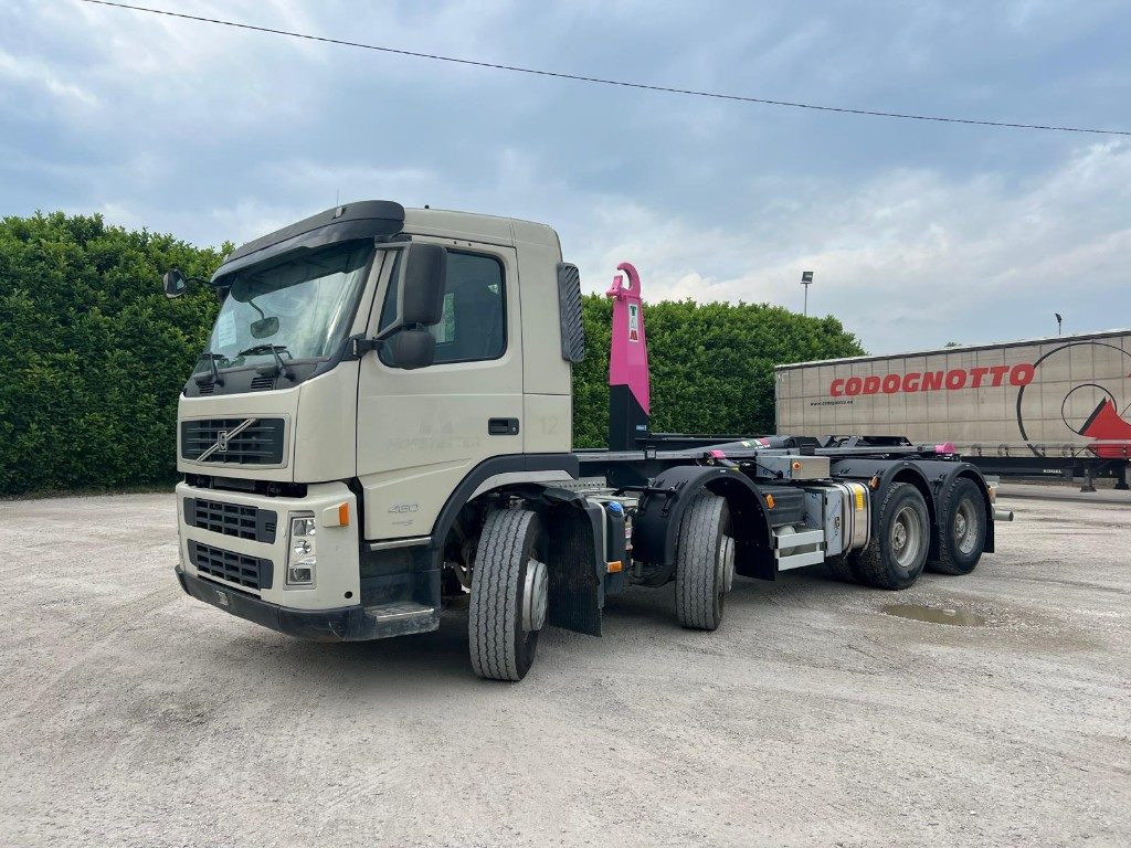 VOLVO FM480 SCARRABILE 8X4 - Pacēlājs ar āķi: foto 1 VOLVO FM480 SCARRABILE 8X4 - Pacēlājs ar āķi: foto 1