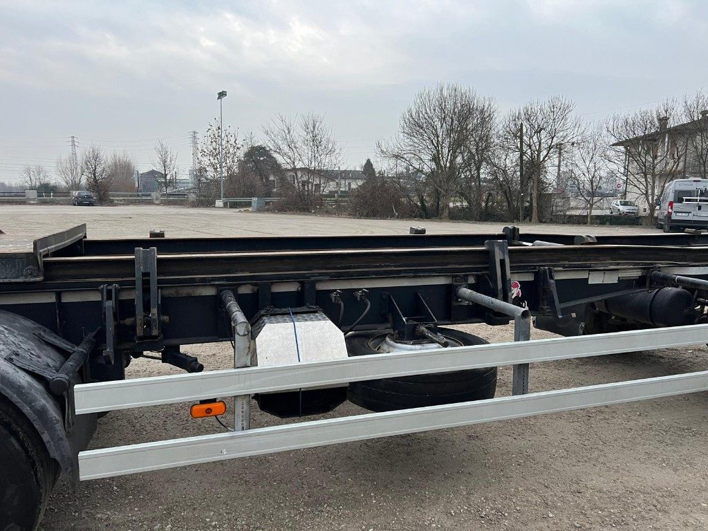 ZORZI RIMORCHIO SCARRABILE ZORZI 20R070 PNEUMATICO - Multilift/ Būvgružu konteinera piekabe: foto 4 ZORZI RIMORCHIO SCARRABILE ZORZI 20R070 PNEUMATICO - Multilift/ Būvgružu konteinera piekabe: foto 4