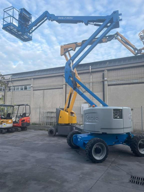 Genie Z45/25J RT - Izlices pacēlājs: foto 1 Genie Z45/25J RT - Izlices pacēlājs: foto 1