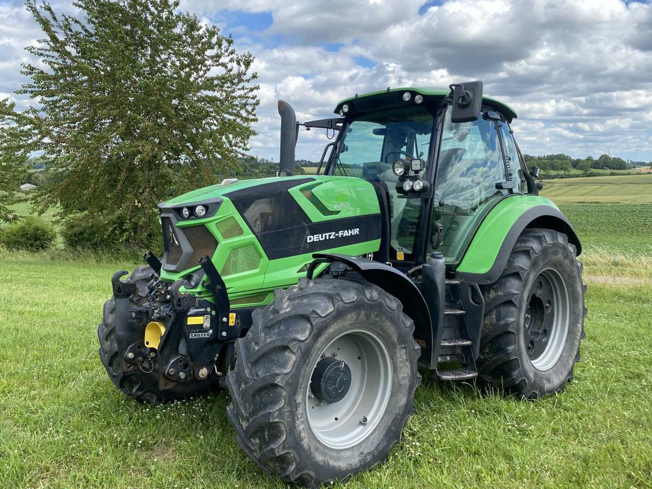 Deutz-Fahr 6155 Agrotron - Traktors: foto 1 Deutz-Fahr 6155 Agrotron - Traktors: foto 1
