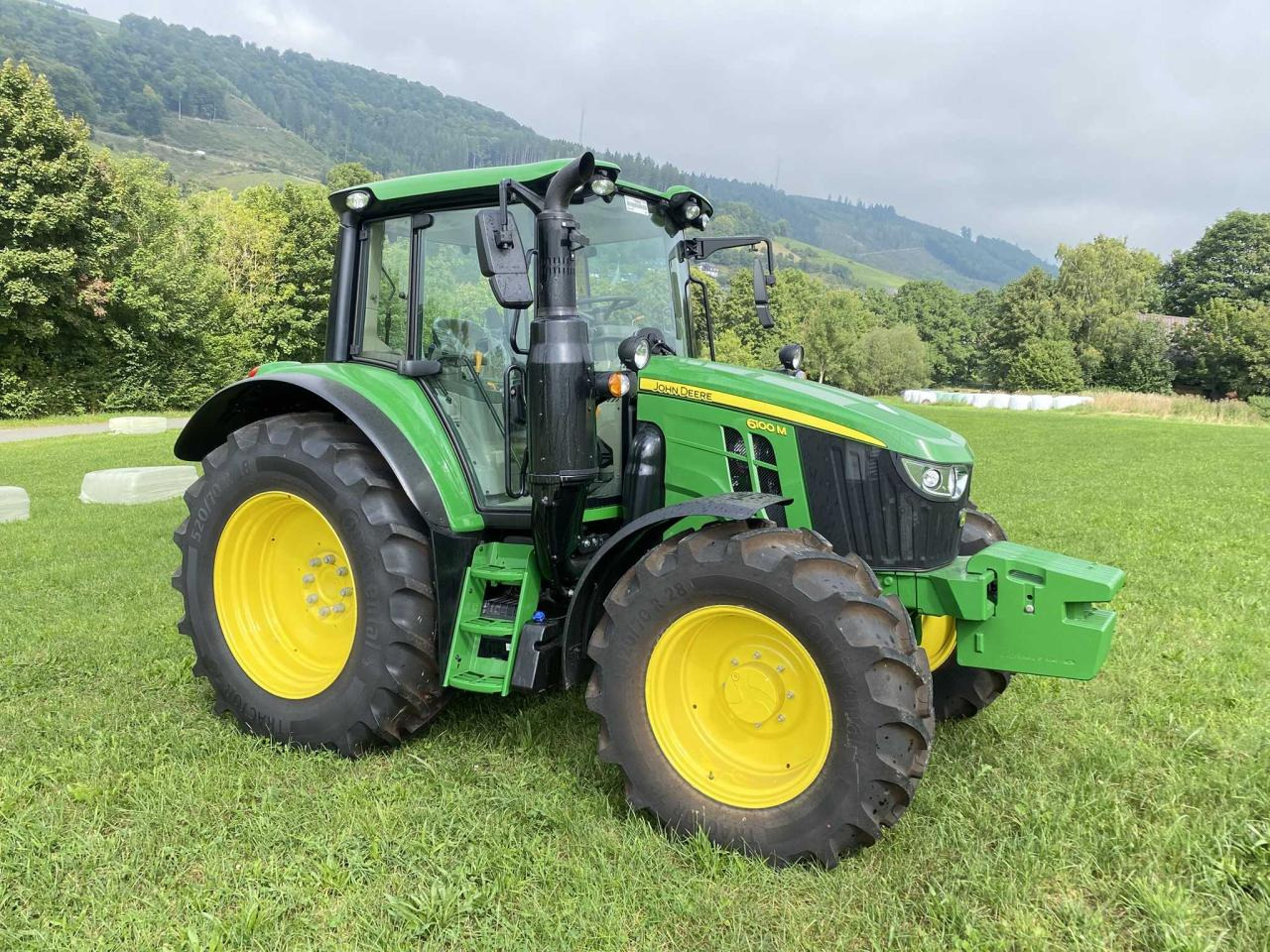 John Deere 6100 M AutoQuadEco - Traktors: foto 1 John Deere 6100 M AutoQuadEco - Traktors: foto 1