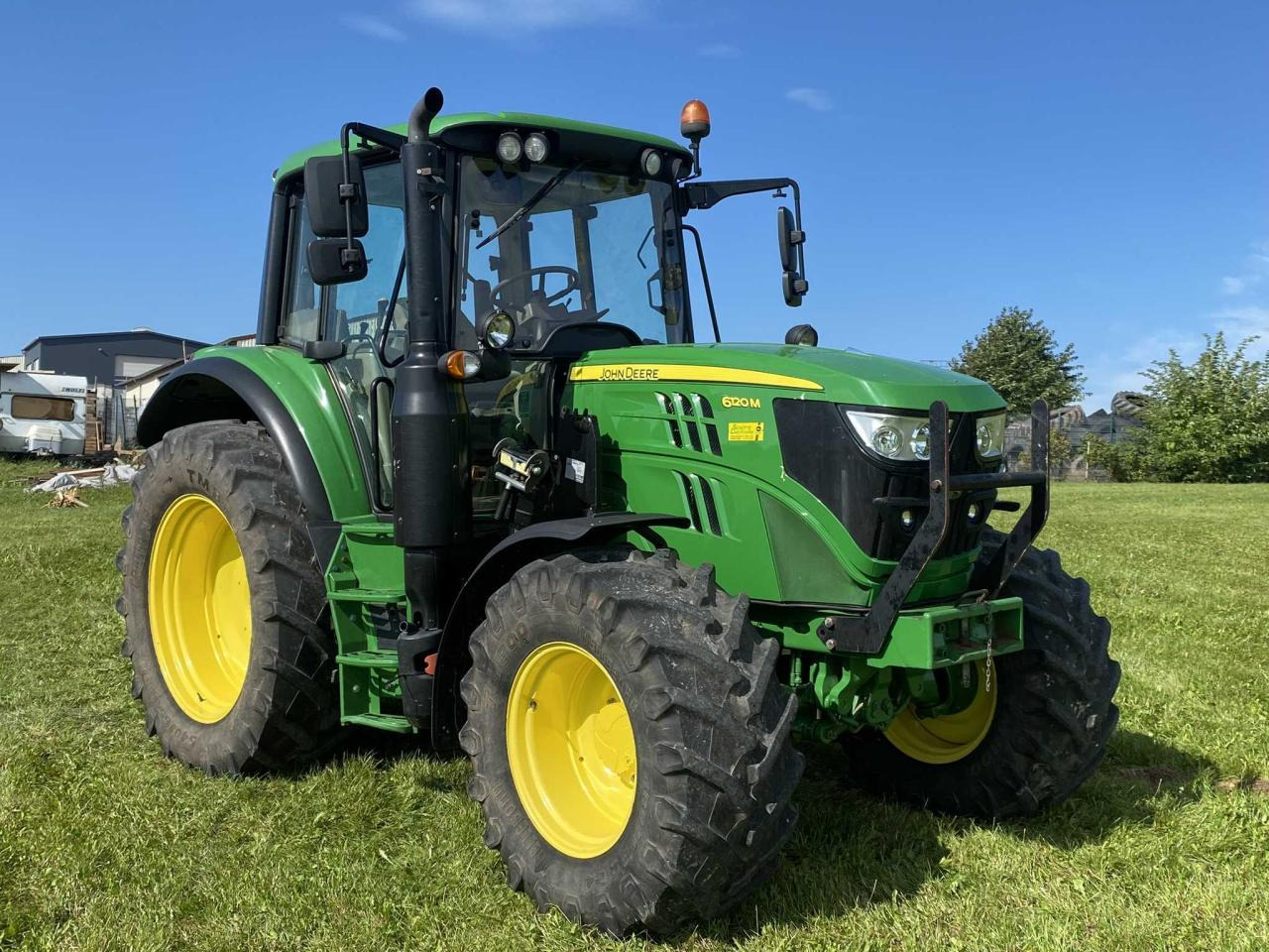 John Deere 6120M - Traktors: foto 1 John Deere 6120M - Traktors: foto 1