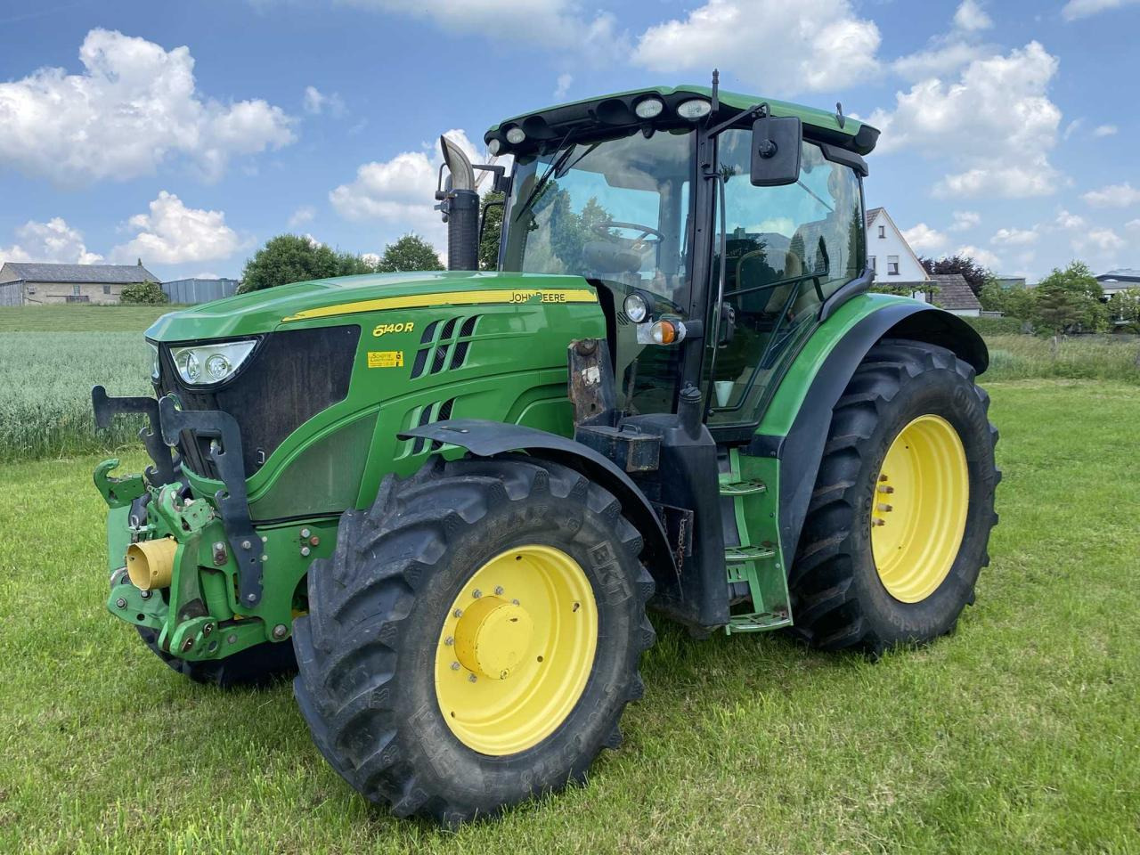 John Deere 6140 R - Traktors: foto 1 John Deere 6140 R - Traktors: foto 1