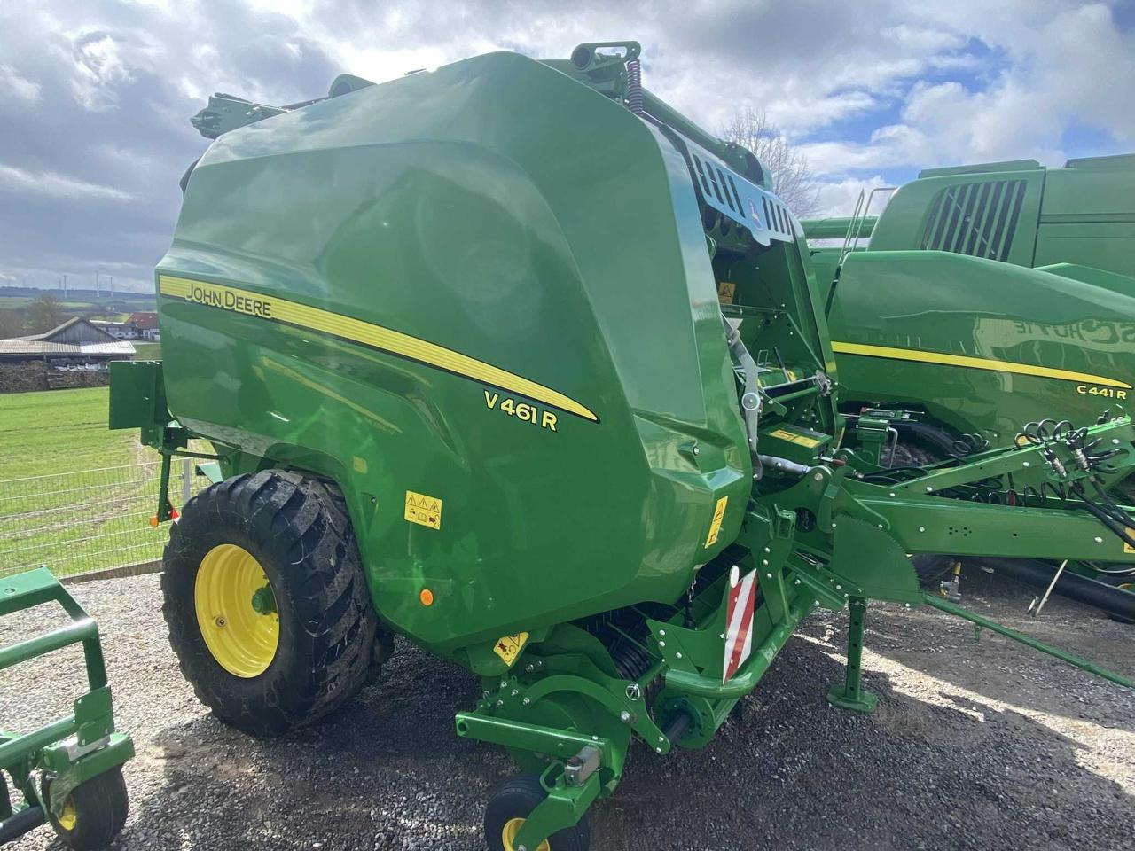 John Deere V461 R - 671 Bunde - Rituļu prese: foto 2 John Deere V461 R - 671 Bunde - Rituļu prese: foto 2