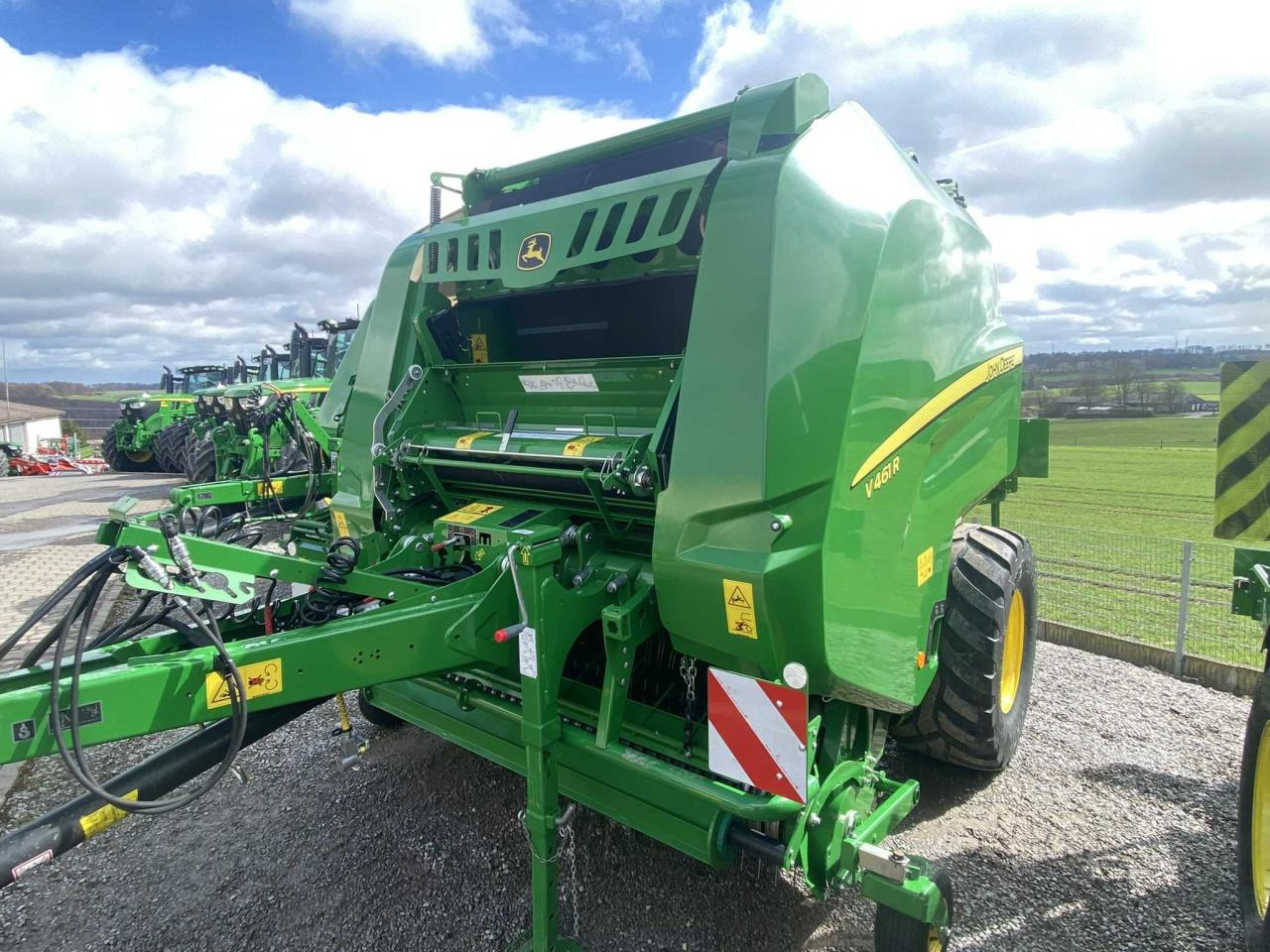 John Deere V461 R - 671 Bunde - Rituļu prese: foto 1 John Deere V461 R - 671 Bunde - Rituļu prese: foto 1