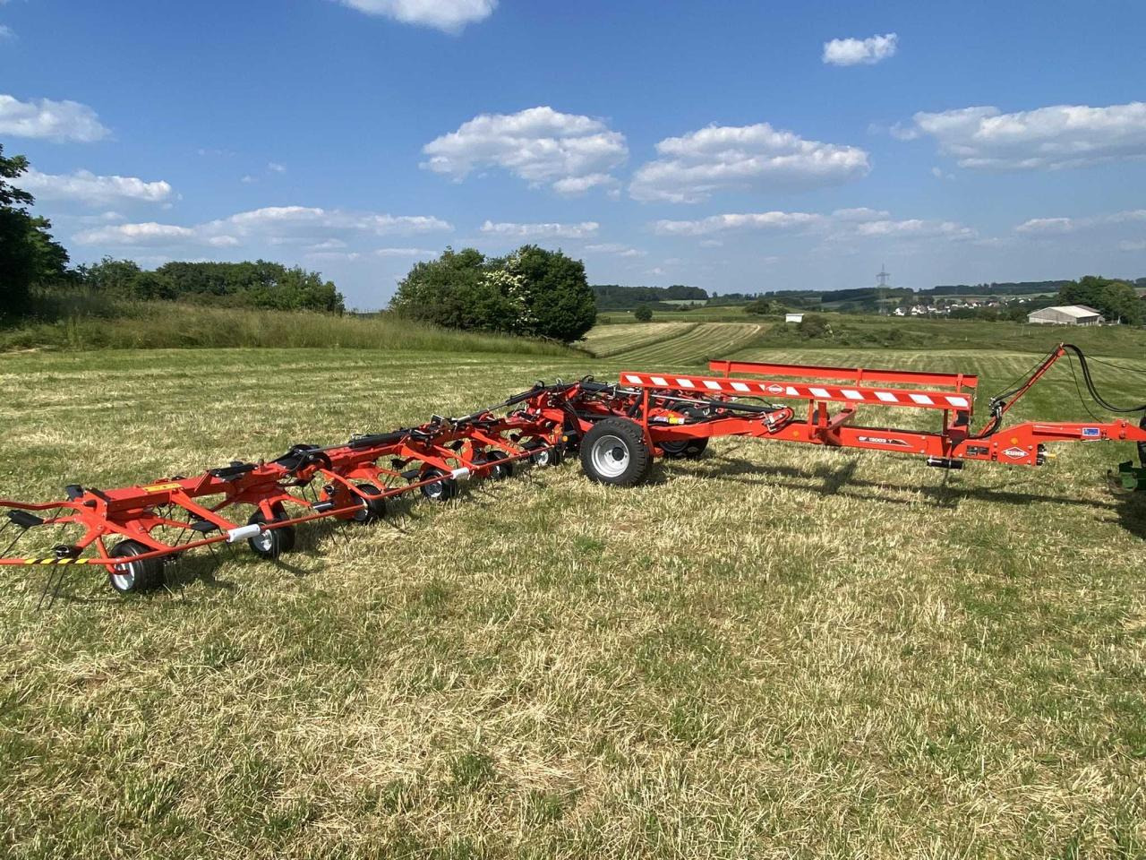 Kuhn GF13003T - Vālotājs/ Ārdītājs: foto 1 Kuhn GF13003T - Vālotājs/ Ārdītājs: foto 1