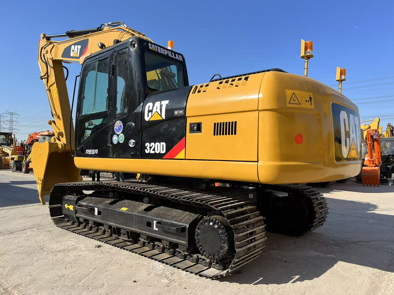 CAT 320D - Kāpurķēžu ekskavators: foto 1 CAT 320D - Kāpurķēžu ekskavators: foto 1