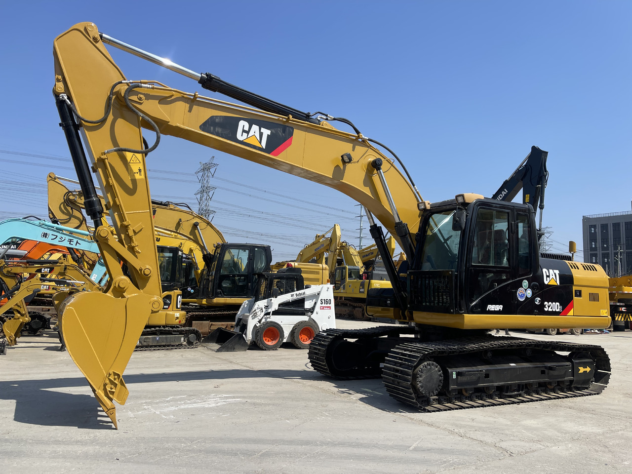 CATERPILLAR CAT 320D - Kāpurķēžu ekskavators: foto 3 CATERPILLAR CAT 320D - Kāpurķēžu ekskavators: foto 3
