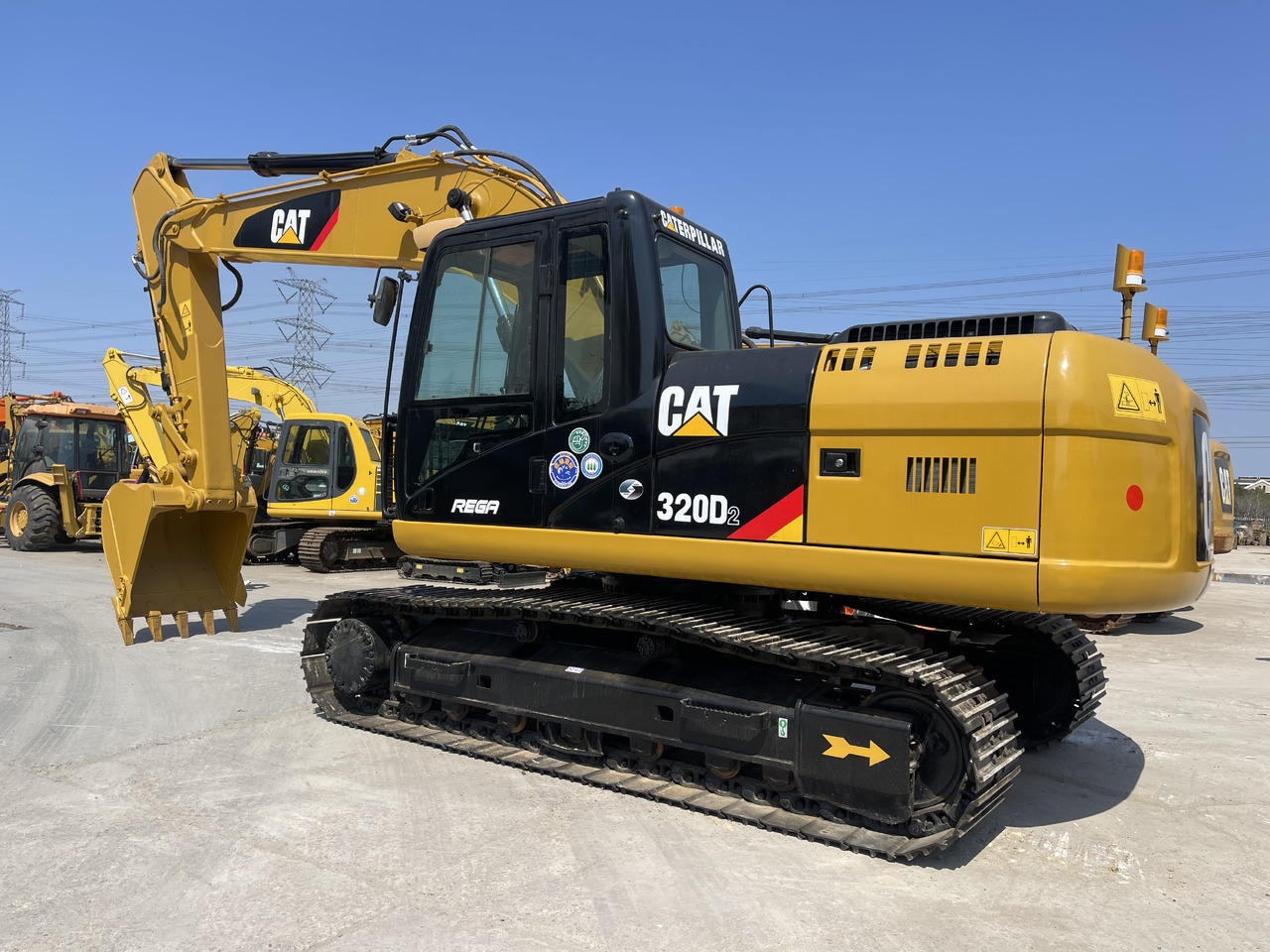CATERPILLAR CAT 320D - Kāpurķēžu ekskavators: foto 1 CATERPILLAR CAT 320D - Kāpurķēžu ekskavators: foto 1