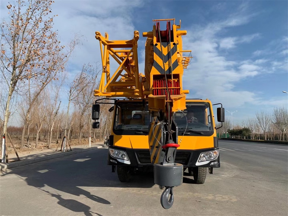 XCMG QY100K 100 ton truck crane - Autoceltnis: foto 2 XCMG QY100K 100 ton truck crane - Autoceltnis: foto 2