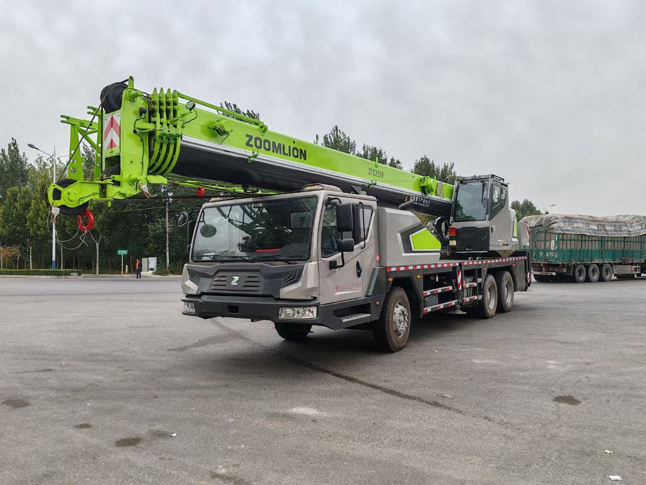 ZOOMLION ZTC251V 25 TON TRUCK CRANE - Autoceltnis: foto 1 ZOOMLION ZTC251V 25 TON TRUCK CRANE - Autoceltnis: foto 1