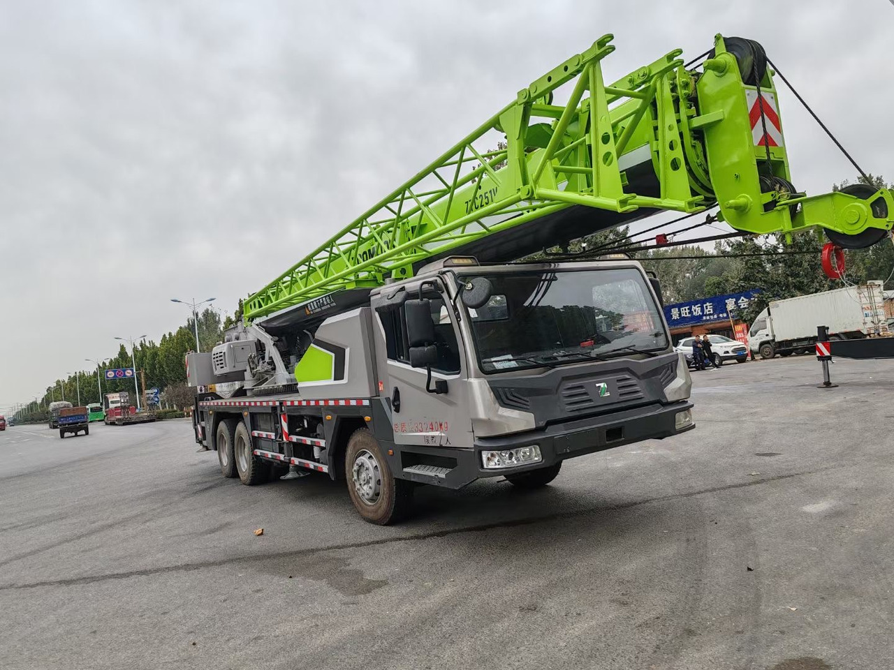 ZOOMLION ZTC251V 25 TON TRUCK CRANE - Autoceltnis: foto 2 ZOOMLION ZTC251V 25 TON TRUCK CRANE - Autoceltnis: foto 2