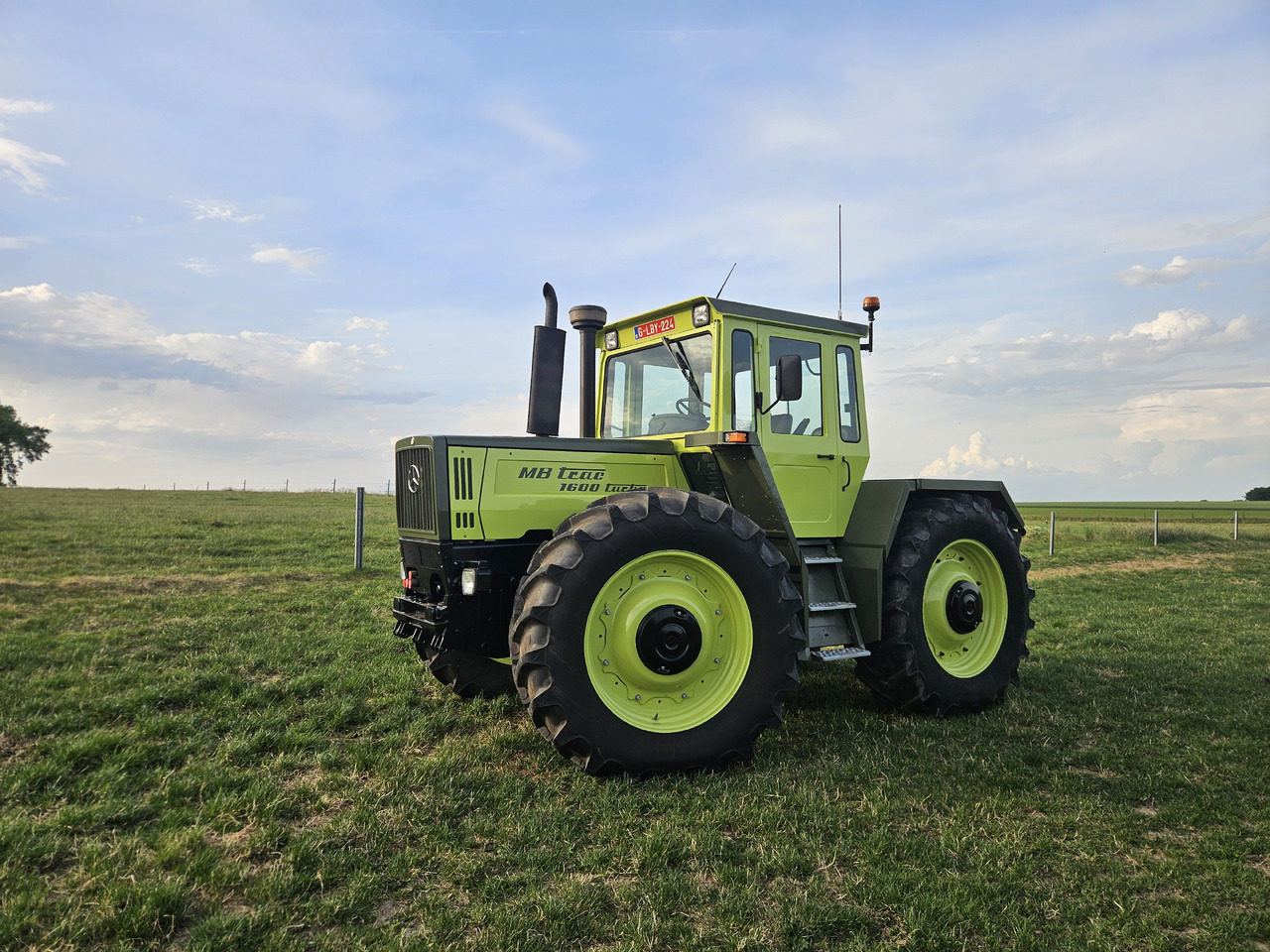 MERCEDES-BENZ MB-TRAC 1600 - Traktors: foto 1 MERCEDES-BENZ MB-TRAC 1600 - Traktors: foto 1