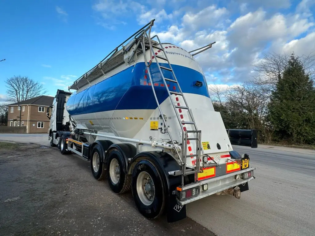 Feldbinder Powder Tanker - Silosa puspiekabe: foto 4 Feldbinder Powder Tanker - Silosa puspiekabe: foto 4