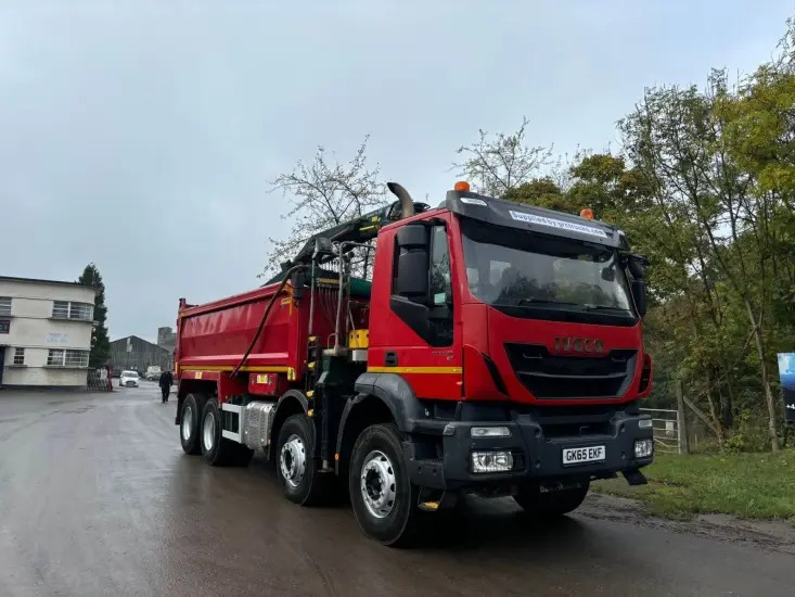 Iveco Trakker - Kravas automašīna pašizgāzējs: foto 3 Iveco Trakker - Kravas automašīna pašizgāzējs: foto 3