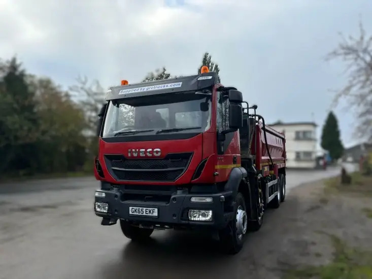 Iveco Trakker - Kravas automašīna pašizgāzējs: foto 1 Iveco Trakker - Kravas automašīna pašizgāzējs: foto 1