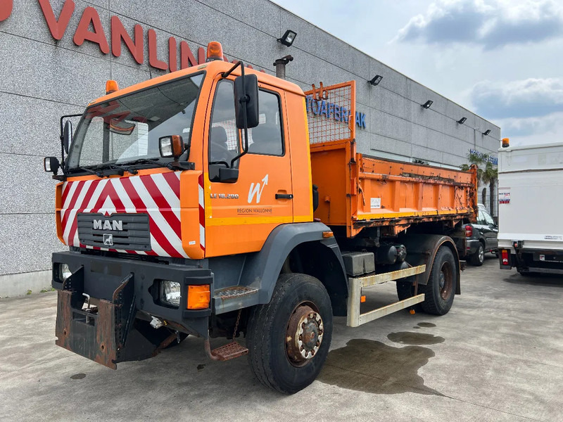 MAN LE 18.280 4x4 - Kravas automašīna pašizgāzējs: foto 1 MAN LE 18.280 4x4 - Kravas automašīna pašizgāzējs: foto 1