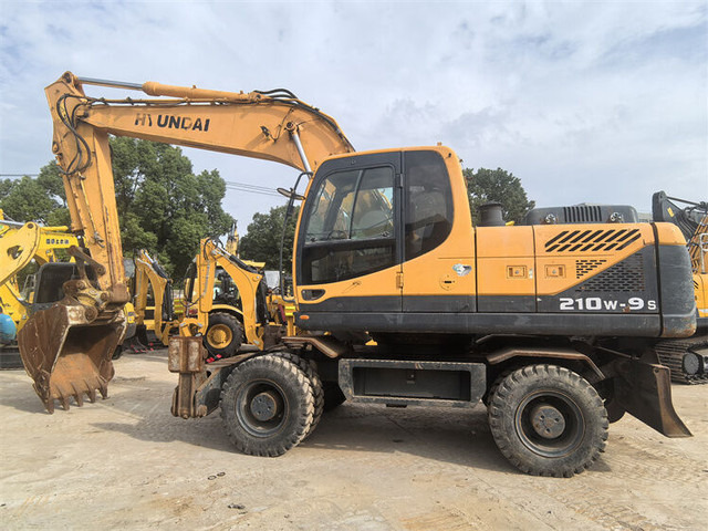 Hyundai R210W-9S - Riteņu ekskavators: foto 2 Hyundai R210W-9S - Riteņu ekskavators: foto 2