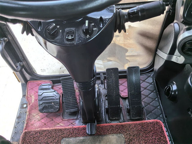 Riteņu ekskavators Hyundai R210W-9S: foto 9 Riteņu ekskavators Hyundai R210W-9S: foto 9