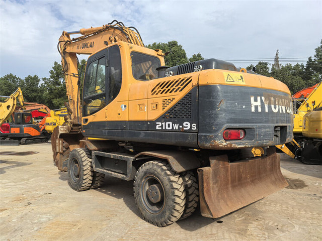 Hyundai R210W-9S - Riteņu ekskavators: foto 3 Hyundai R210W-9S - Riteņu ekskavators: foto 3