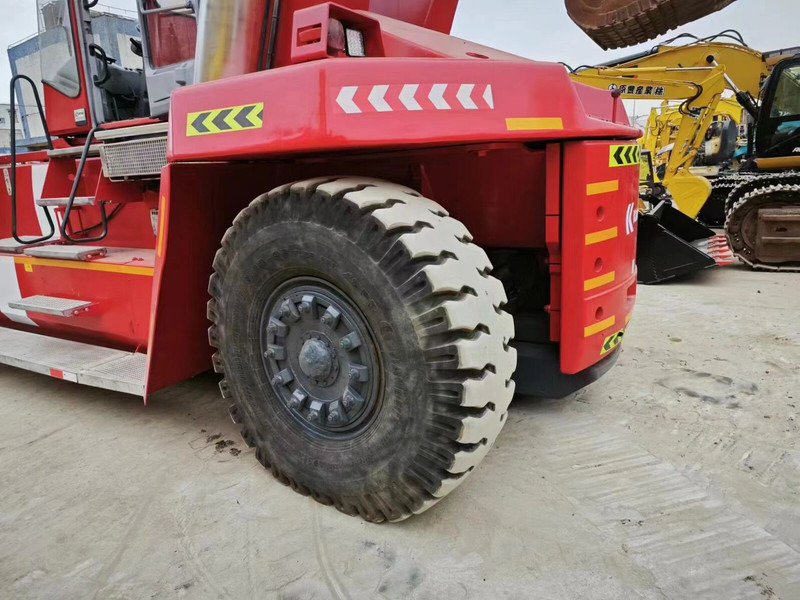 Kalmar DRF450 - Sānu konteineru krāvējs: foto 4 Kalmar DRF450 - Sānu konteineru krāvējs: foto 4