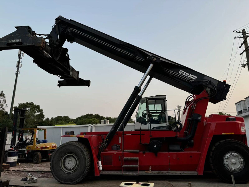 Kalmar DRU450 - Sānu konteineru krāvējs: foto 3 Kalmar DRU450 - Sānu konteineru krāvējs: foto 3