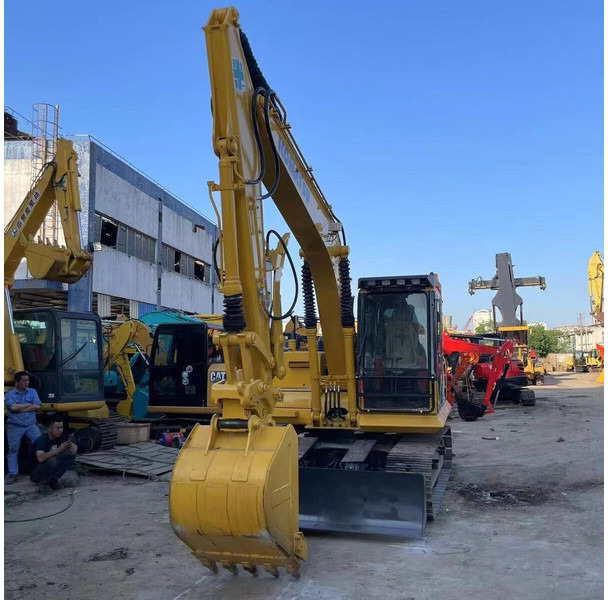 Komatsu PC130 - Kāpurķēžu ekskavators: foto 1 Komatsu PC130 - Kāpurķēžu ekskavators: foto 1