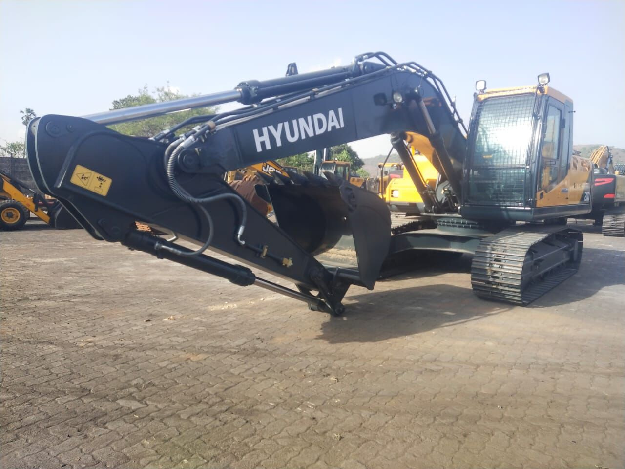 New Hyundai R210 tracked excavator - Kāpurķēžu ekskavators: foto 1 New Hyundai R210 tracked excavator - Kāpurķēžu ekskavators: foto 1