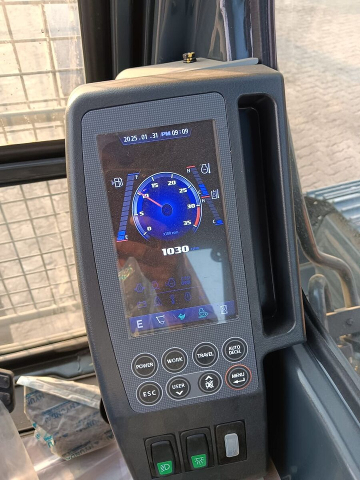 New Hyundai R215L tracked excavator - Kāpurķēžu ekskavators: foto 2 New Hyundai R215L tracked excavator - Kāpurķēžu ekskavators: foto 2