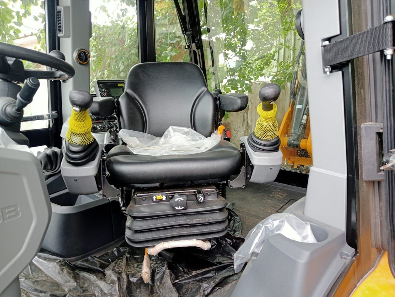 New JCB 3CX backhoe loader - Ekskavators-iekrāvējs: foto 1 New JCB 3CX backhoe loader - Ekskavators-iekrāvējs: foto 1