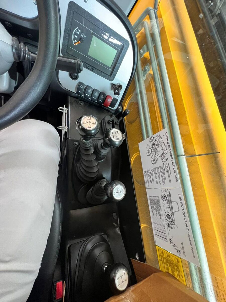 New JCB 530-110 telehandler - Teleskopiskais iekrāvējs: foto 4 New JCB 530-110 telehandler - Teleskopiskais iekrāvējs: foto 4