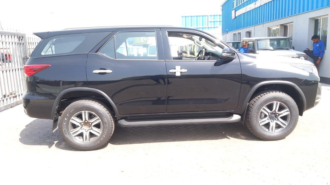 TOYOTA 2.7L SR5 - Vieglā automašīna: foto 1 TOYOTA 2.7L SR5 - Vieglā automašīna: foto 1