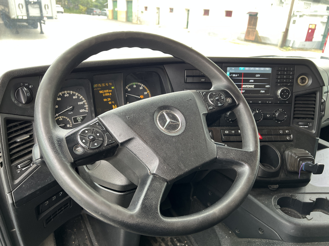 Kravas automašīna dzērienu pārvadāšanai pārvadāšana dzērienu MERCEDES-BENZ ANTOS 18.30 L automatische Seitenladung | LBW | Klima | Tempomat: foto 23