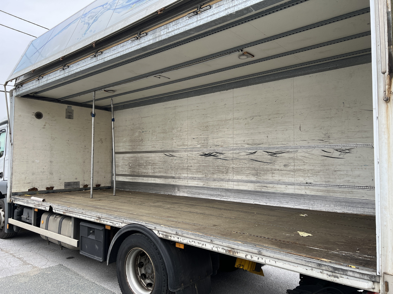 Kravas automašīna dzērienu pārvadāšanai pārvadāšana dzērienu MERCEDES-BENZ ANTOS 18.30 L automatische Seitenladung | LBW | Klima | Tempomat: foto 6