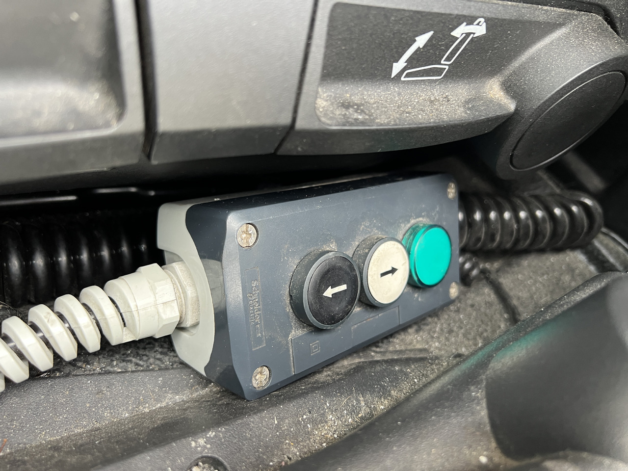 Kravas automašīna dzērienu pārvadāšanai pārvadāšana dzērienu MERCEDES-BENZ ANTOS 18.30 L automatische Seitenladung | LBW | Klima | Tempomat: foto 22