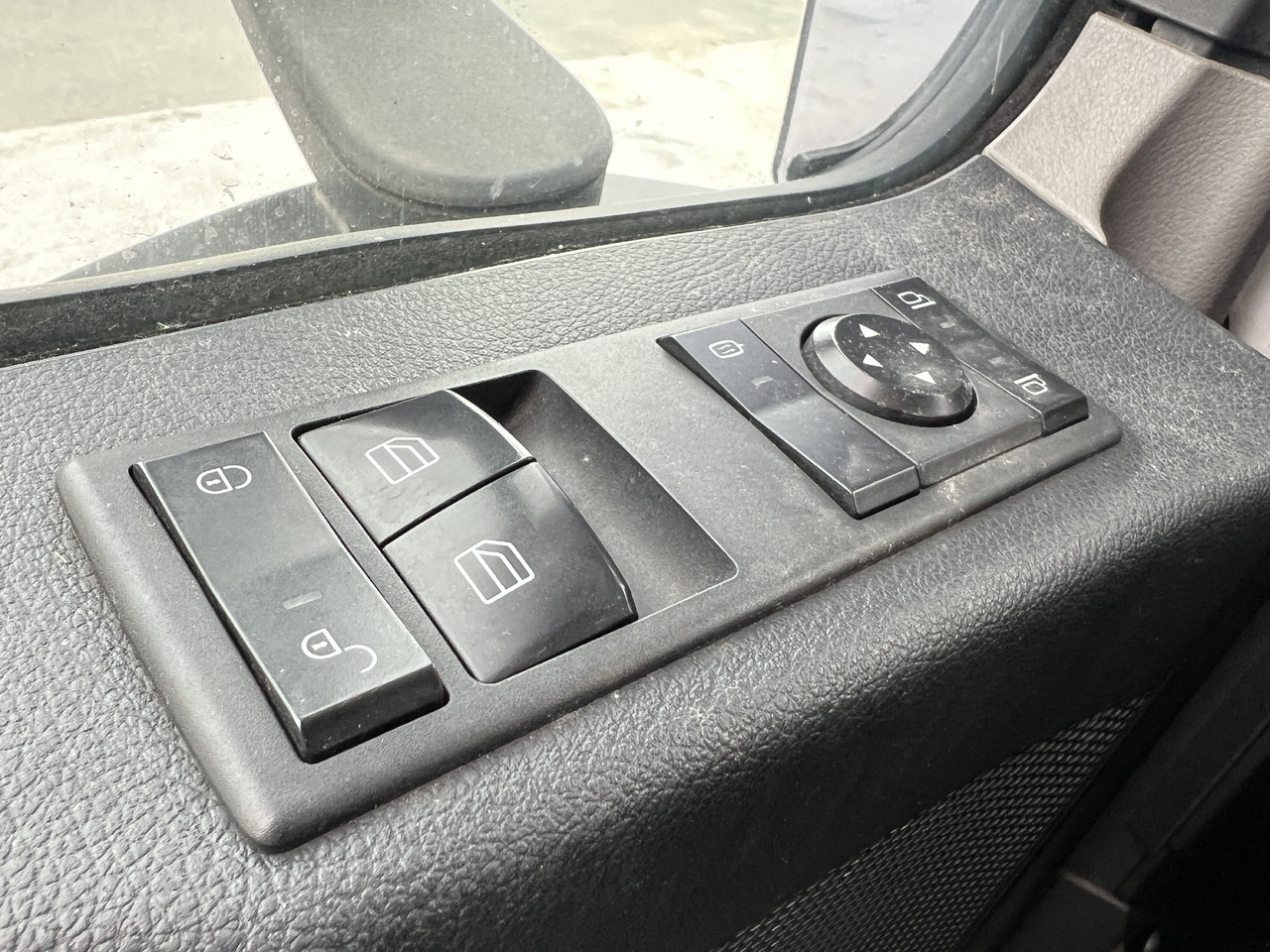 Kravas automašīna dzērienu pārvadāšanai pārvadāšana dzērienu MERCEDES-BENZ ANTOS 18.30 L automatische Seitenladung | LBW | Klima | Tempomat: foto 28