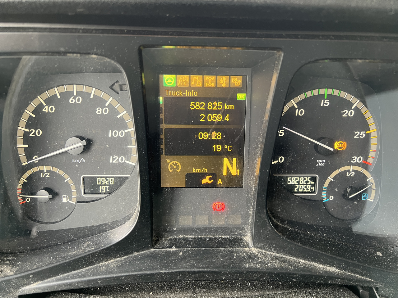 Kravas automašīna dzērienu pārvadāšanai pārvadāšana dzērienu MERCEDES-BENZ ANTOS 18.30 L automatische Seitenladung | LBW | Klima | Tempomat: foto 24