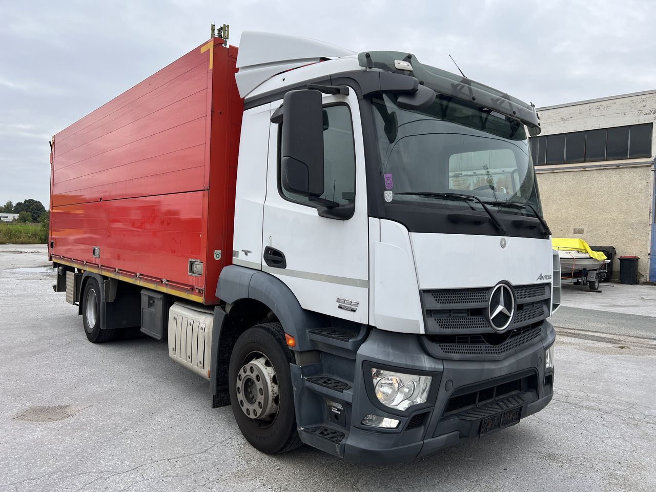 MERCEDES-BENZ ANTOS  1832 Getränkw.  LBW | Klima |  EURO 6 - Kravas automašīna dzērienu pārvadāšanai: foto 2 MERCEDES-BENZ ANTOS  1832 Getränkw.  LBW | Klima |  EURO 6 - Kravas automašīna dzērienu pārvadāšanai: foto 2