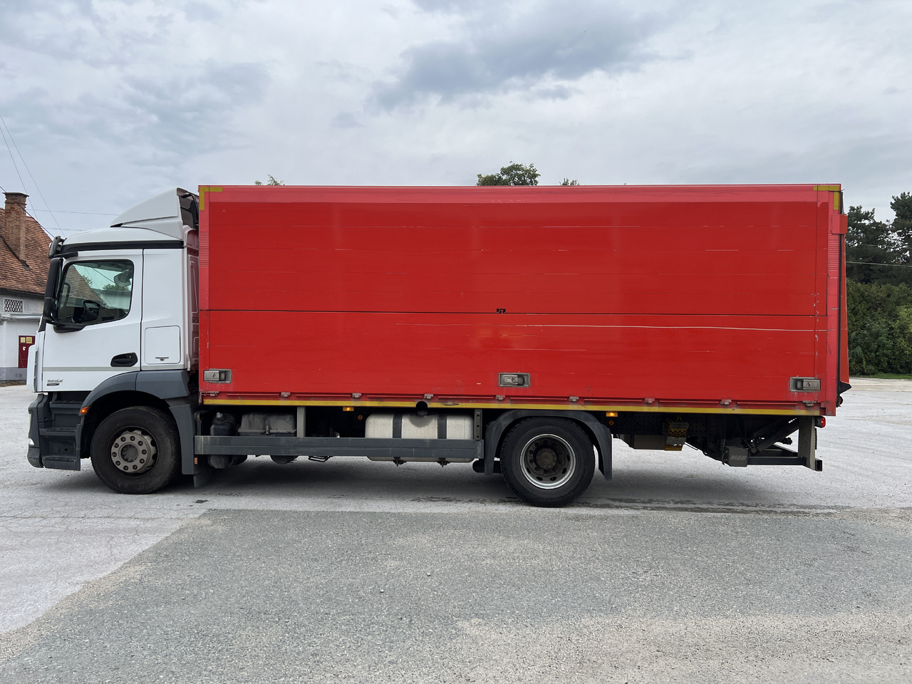 MERCEDES-BENZ ANTOS  1832 Getränkw.  LBW | Klima |  EURO 6 - Kravas automašīna dzērienu pārvadāšanai: foto 3 MERCEDES-BENZ ANTOS  1832 Getränkw.  LBW | Klima |  EURO 6 - Kravas automašīna dzērienu pārvadāšanai: foto 3