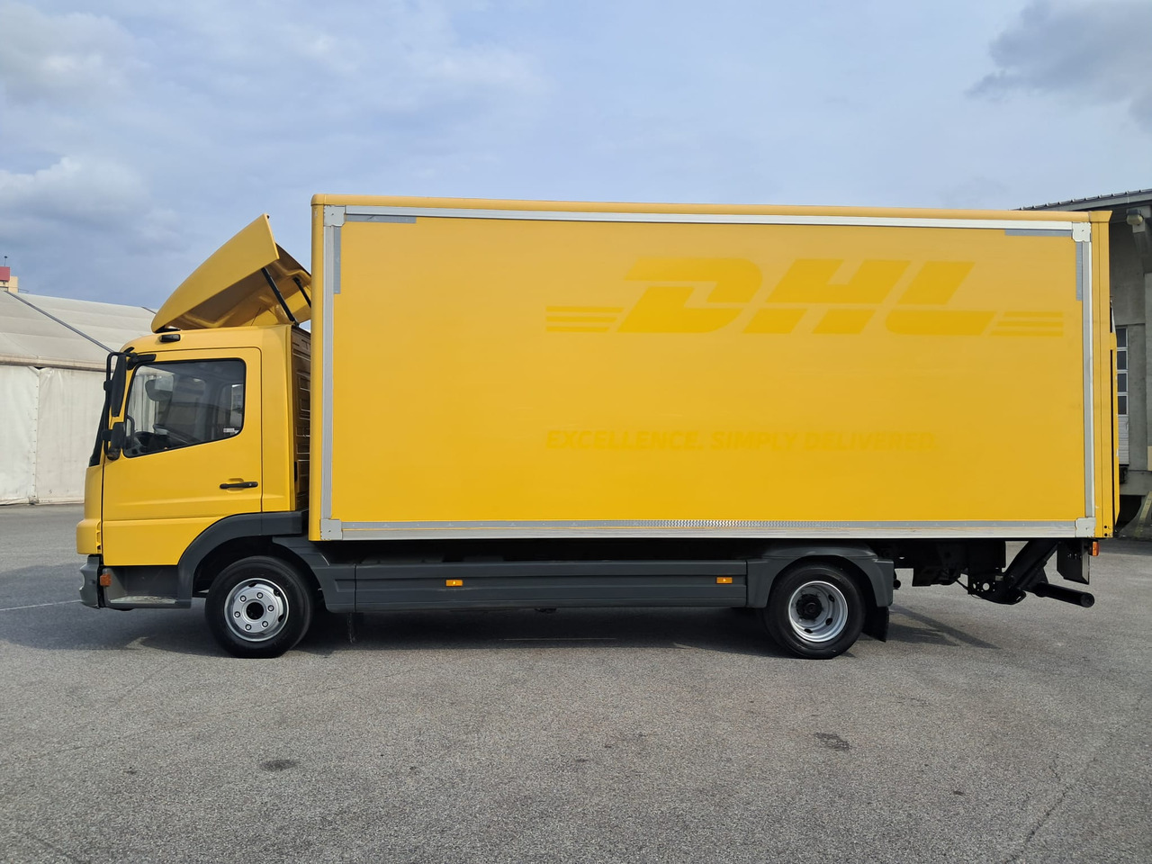 MERCEDES-BENZ ATEGO 8 16 Koffer mit LBW | Schalter | EZ 2013 - Kravas automašīna ar slēgto virsbūvi: foto 4 MERCEDES-BENZ ATEGO 8 16 Koffer mit LBW | Schalter | EZ 2013 - Kravas automašīna ar slēgto virsbūvi: foto 4