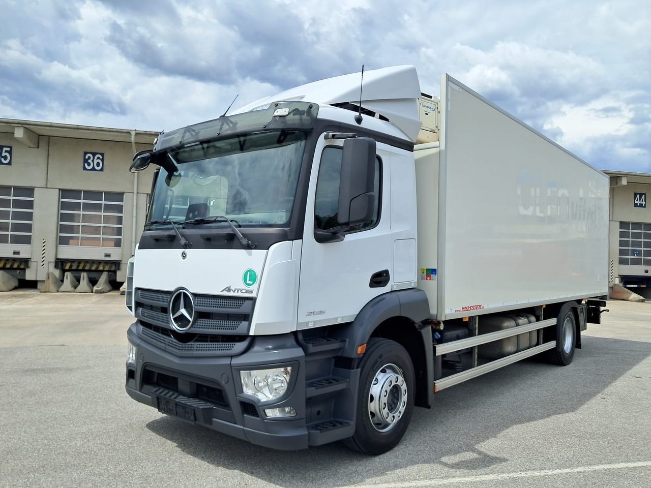 MERCEDES-BENZ Antos 2135 Kühlkoffer | Supra 850 | Standheizung - Kravas automašīna refrižerators: foto 1 MERCEDES-BENZ Antos 2135 Kühlkoffer | Supra 850 | Standheizung - Kravas automašīna refrižerators: foto 1