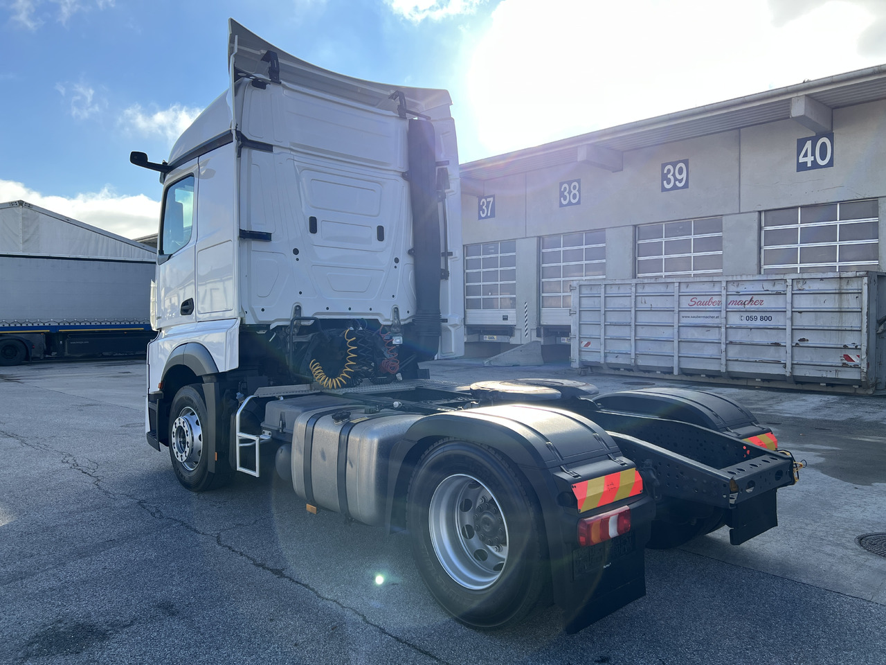 MERCEDES-BENZ Mercedes-Benz Actros 1846 | Standklima | Retarder | Euro 6 - Vilcējs: foto 4 MERCEDES-BENZ Mercedes-Benz Actros 1846 | Standklima | Retarder | Euro 6 - Vilcējs: foto 4