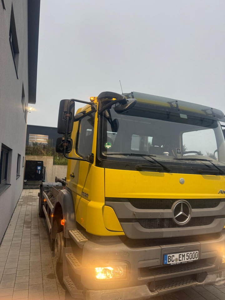 MERCEDES-BENZ AXOR 1829/ 18t Abroller TÜV/SP Neu - Pacēlājs ar āķi: foto 3 MERCEDES-BENZ AXOR 1829/ 18t Abroller TÜV/SP Neu - Pacēlājs ar āķi: foto 3