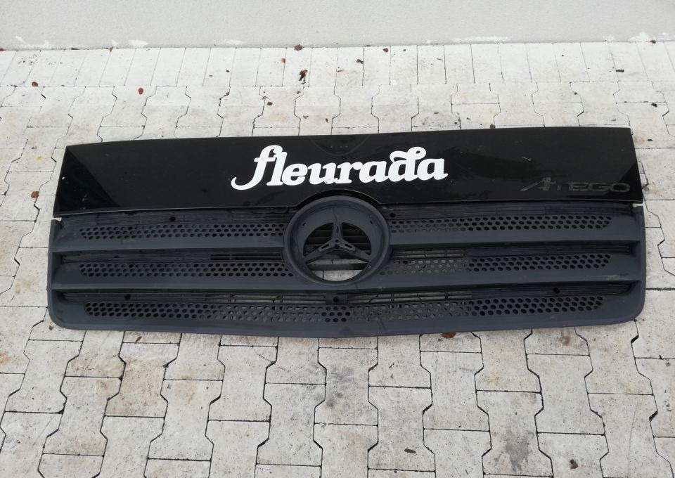 ATRAPA GRILL MASKA MERCEDES ATEGO EURO6 - Motora pārsegs: foto 1 ATRAPA GRILL MASKA MERCEDES ATEGO EURO6 - Motora pārsegs: foto 1