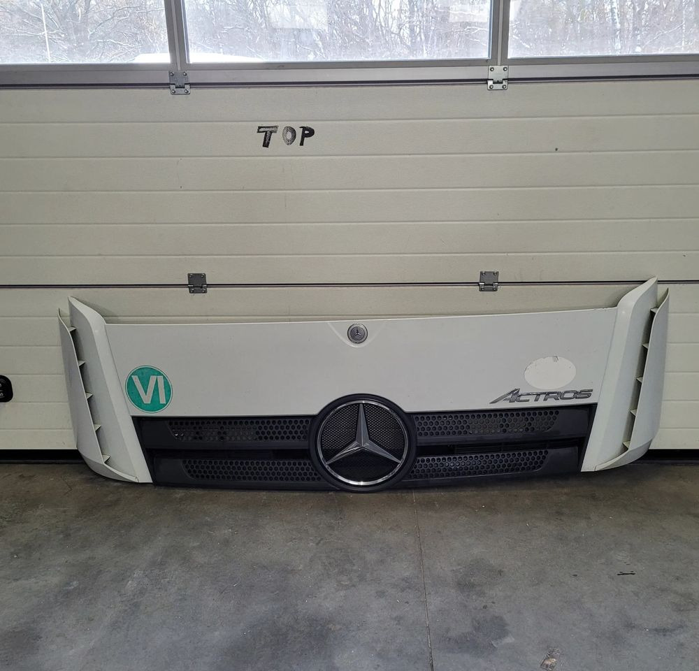 ATRAPA MASKA ACTROS MP4 SZEROKA KABINA ORYGINAŁ - Virsbūve un ārpuse: foto 1 ATRAPA MASKA ACTROS MP4 SZEROKA KABINA ORYGINAŁ - Virsbūve un ārpuse: foto 1
