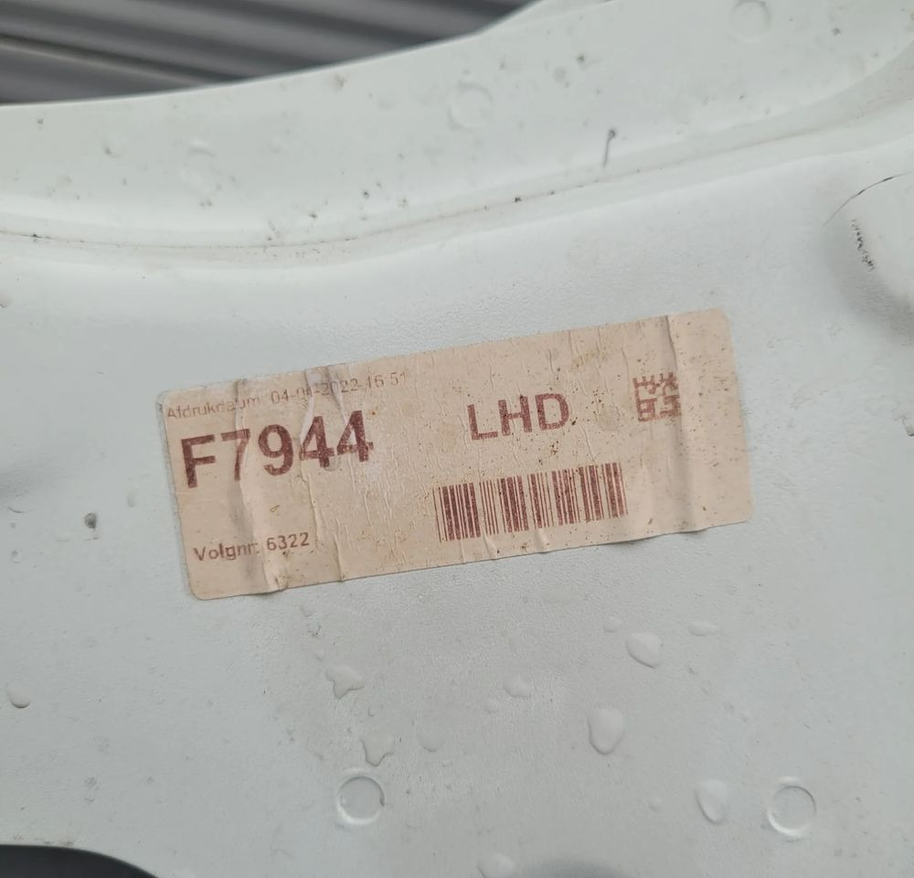 DRZWI DAF XG XG XF NM.LEWE ORYGINAŁ NIEMALOWANE CHWALIM116 - Virsbūve un ārpuse - Kravas automašīna: foto 4 DRZWI DAF XG XG XF NM.LEWE ORYGINAŁ NIEMALOWANE CHWALIM116 - Virsbūve un ārpuse - Kravas automašīna: foto 4